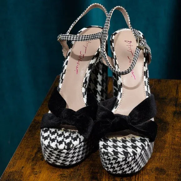 Betsey Johnson Melanni Houndstooth Heels Size 9 - Picture 7 of 7